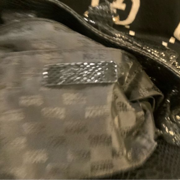 Micheal Kors Purse - Picture 8 of 9